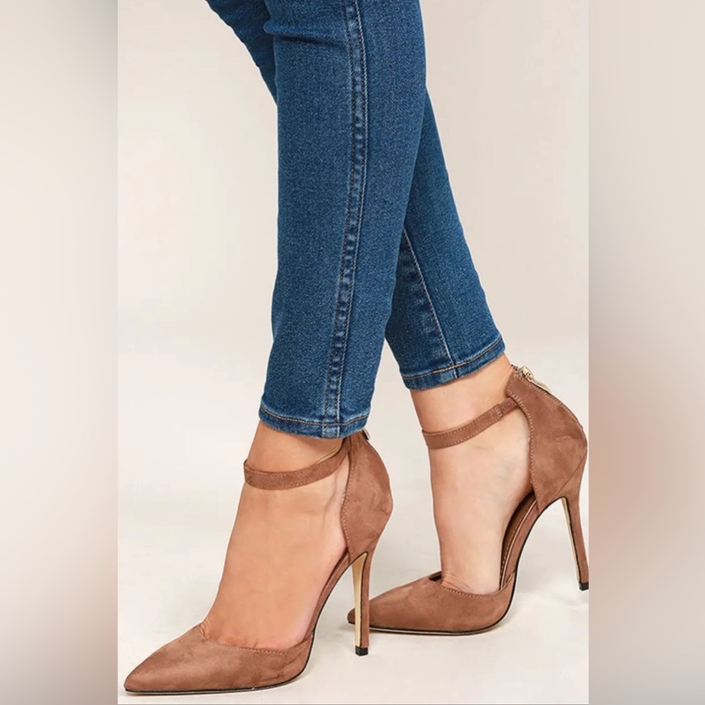 Soft brown suede heels 👠